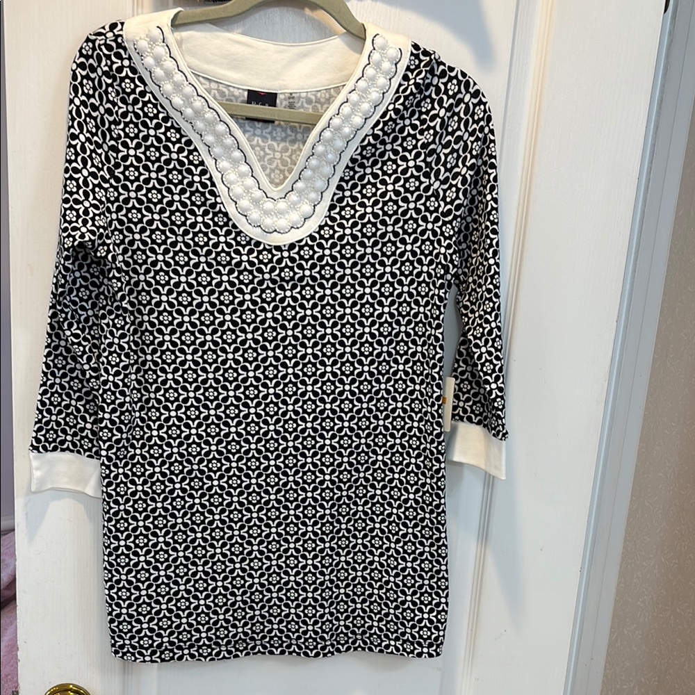 NWT Black and White Patterned Women's Top